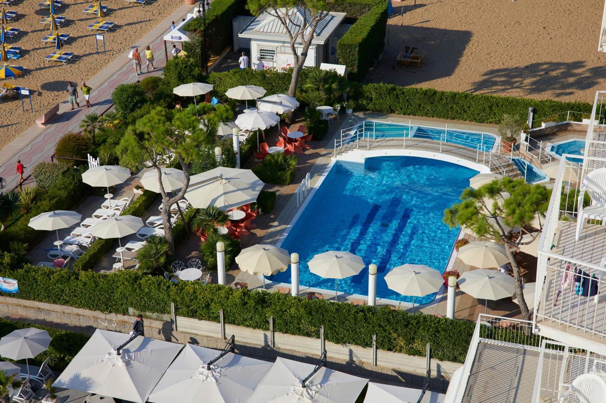 Ruhl Beach Hotel & Suites ลิโดดิเยโซโล ภายนอก รูปภาพ