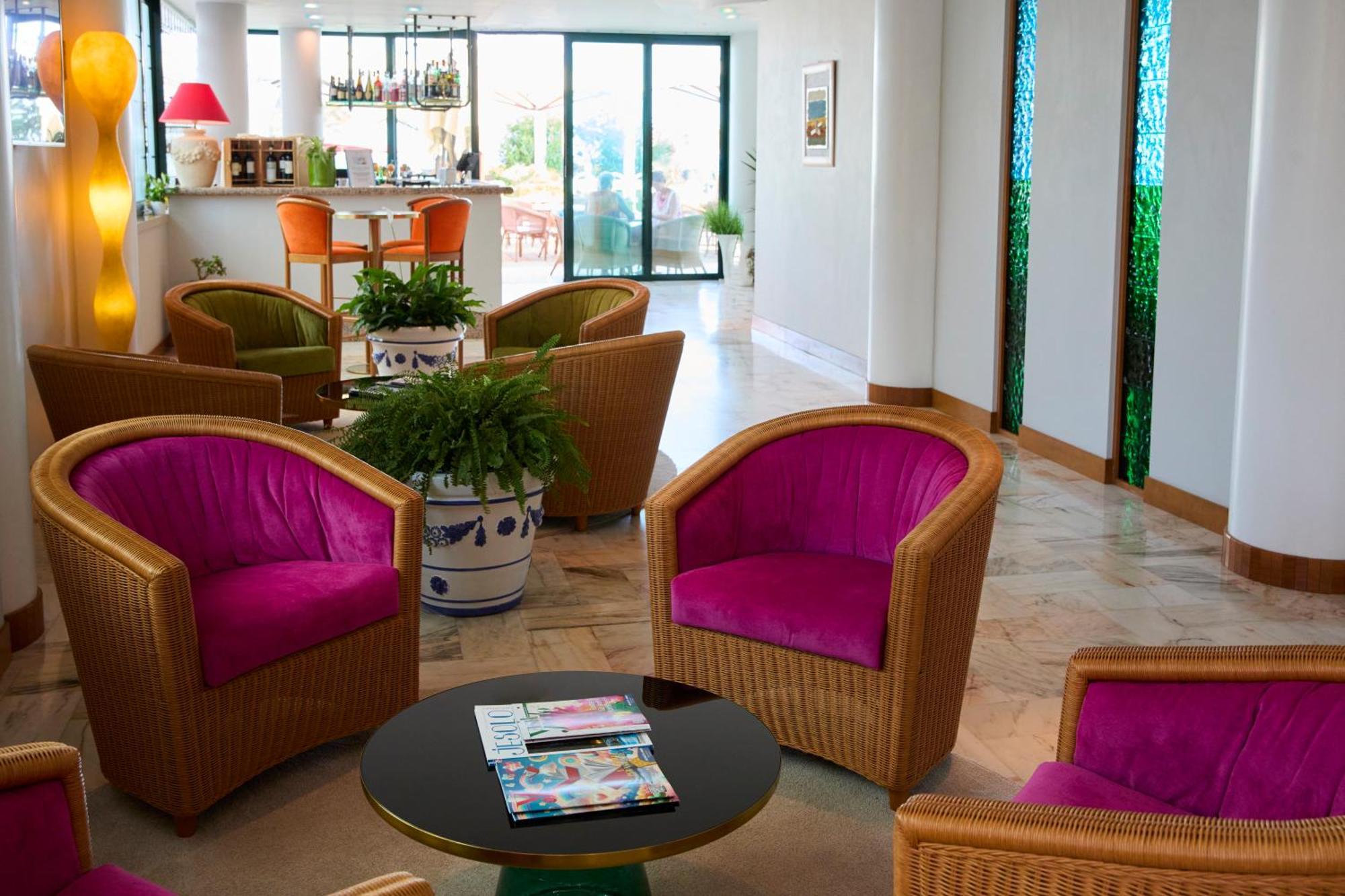 Ruhl Beach Hotel & Suites ลิโดดิเยโซโล ภายนอก รูปภาพ