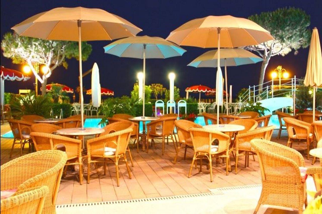 Ruhl Beach Hotel & Suites ลิโดดิเยโซโล ภายนอก รูปภาพ