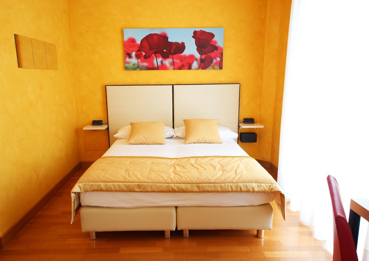 Ruhl Beach Hotel & Suites ลิโดดิเยโซโล ภายนอก รูปภาพ